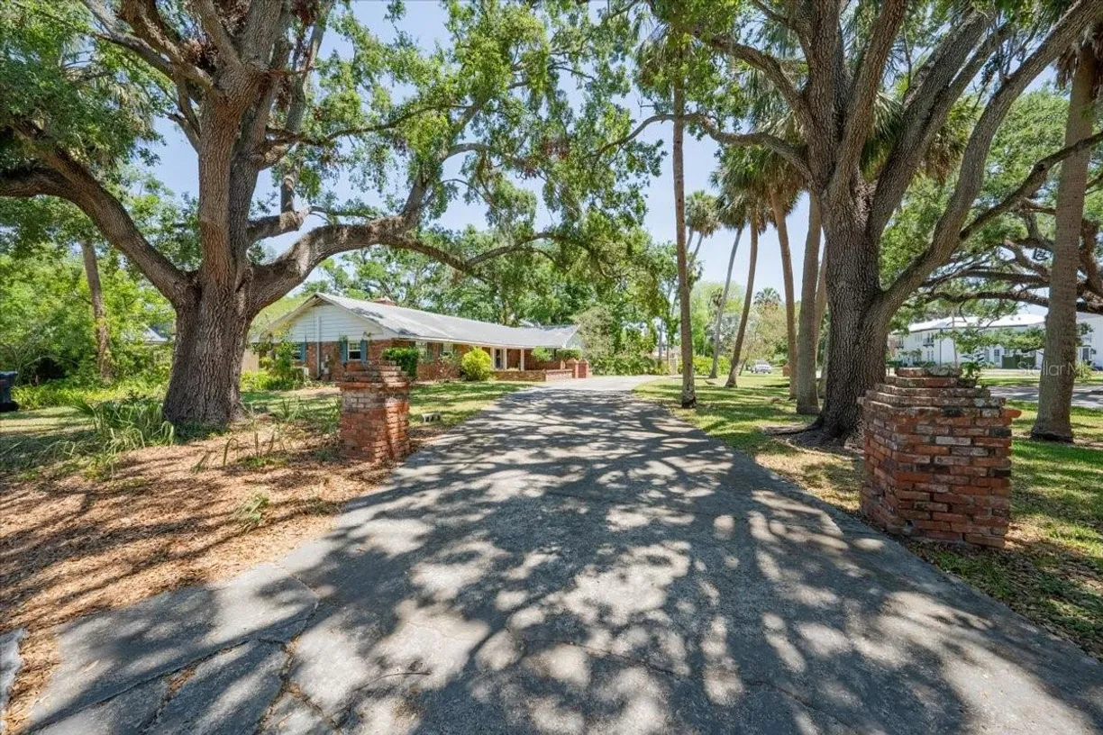 Sarasota/St. Petersburg Real Estate | View 4315 W AZEELE STREET | Listing
