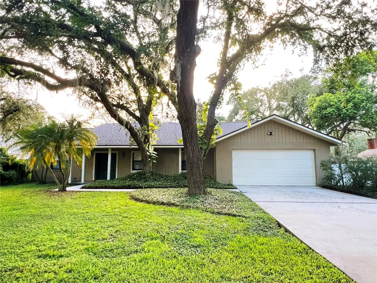 Sarasota/St. Petersburg Real Estate | View 3907 APPLEGATE CIRCLE | 4 Beds, 3 Baths