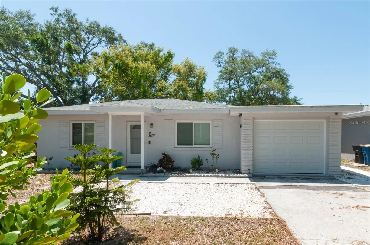 Sarasota/St. Petersburg Real Estate | View 1253 UNION STREET | 3 Beds, 2 Baths