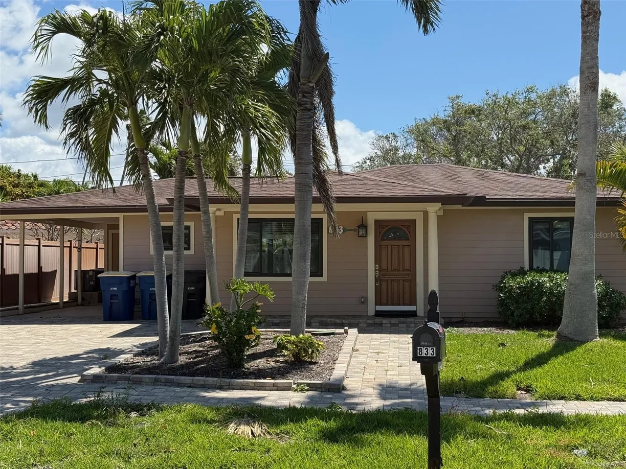 Sarasota/St. Petersburg Real Estate | View 833 LANTANA AVENUE | 3 Beds, 2 Baths
