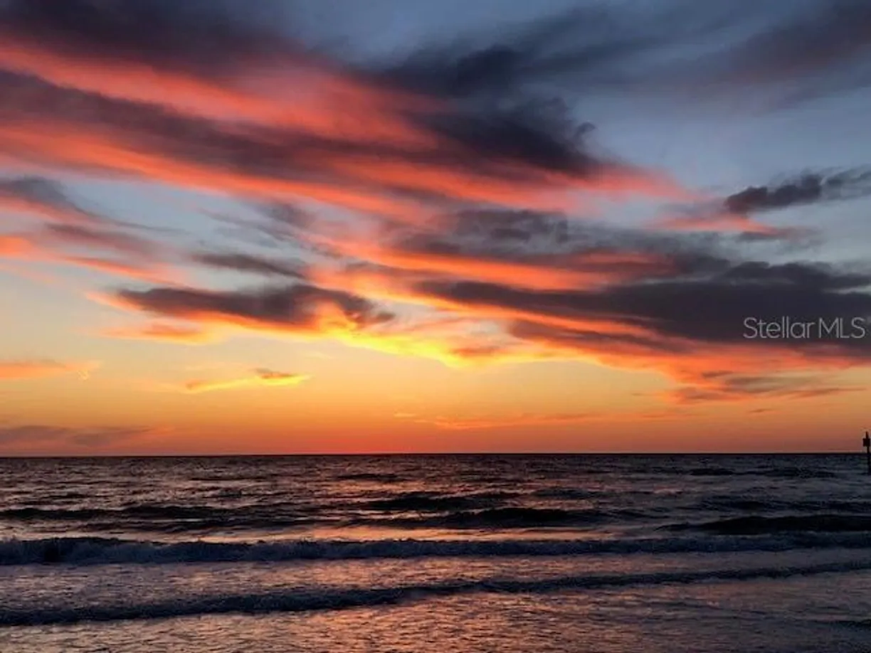 Sarasota/St. Petersburg Real Estate | View 833 LANTANA AVENUE | Listing