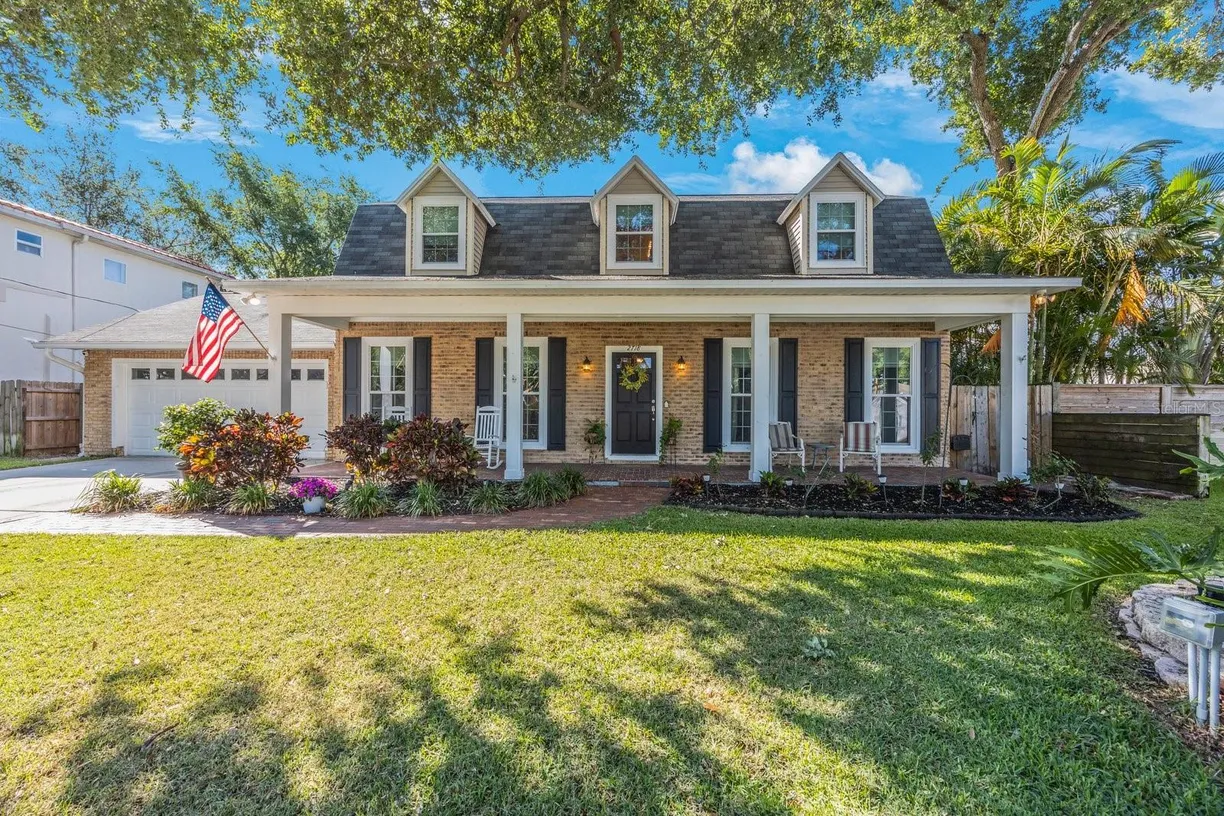 Sarasota/St. Petersburg Real Estate | View 2718 W LEILA AVENUE | 3 Beds, 2 Baths