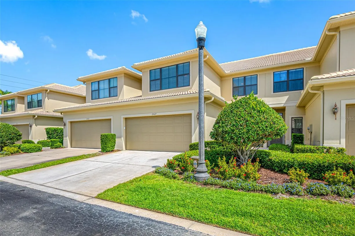 Sarasota/St. Petersburg Real Estate | View 2527 SILVERBACK COURT | 4 Beds, 3 Baths