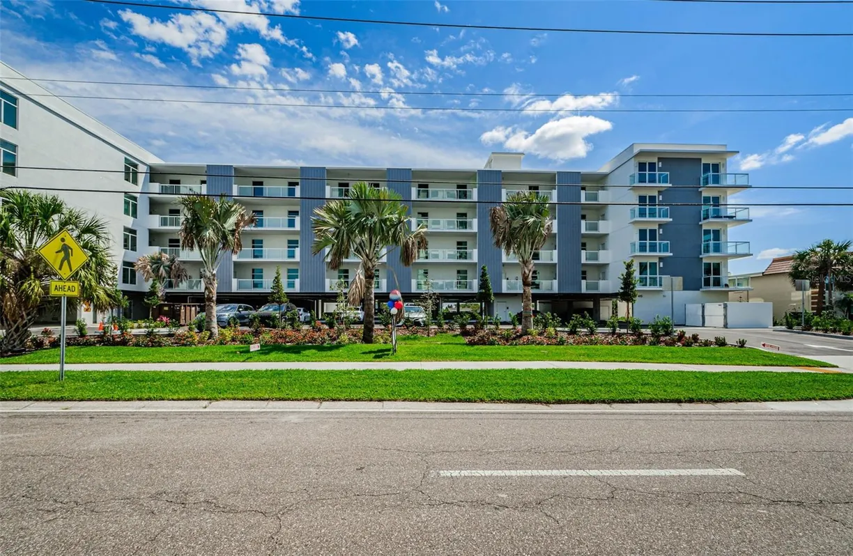 Sarasota/St. Petersburg Real Estate | View 415 ISLAND WAY, 511 | 3 Beds, 2 Baths