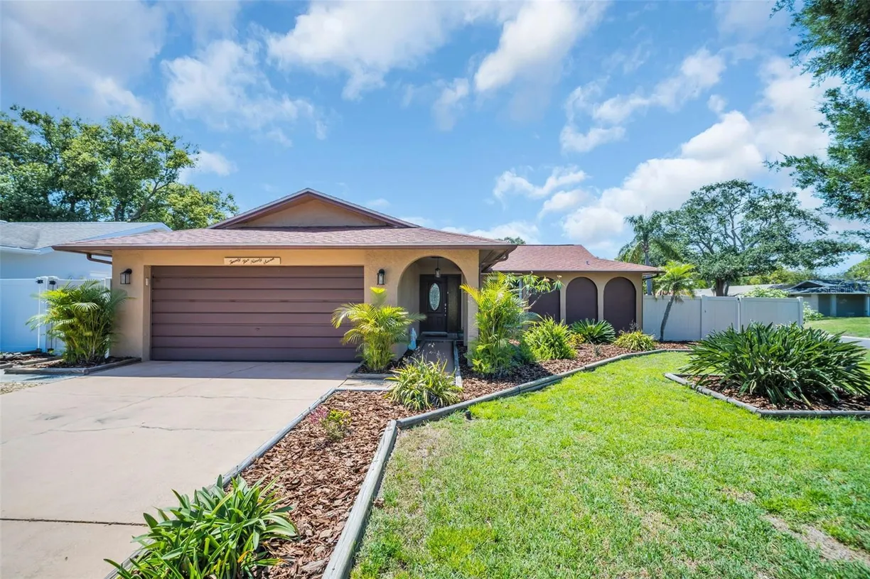 Sarasota/St. Petersburg Real Estate | View 2597 BRAMBLEWOOD DRIVE | 2 Beds, 3 Baths