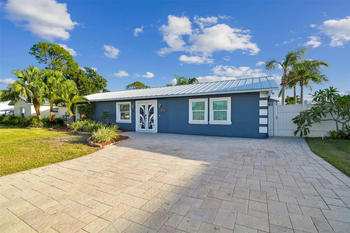8708 THORNWOOD LANE, TAMPA, FL 33615 Property for sale