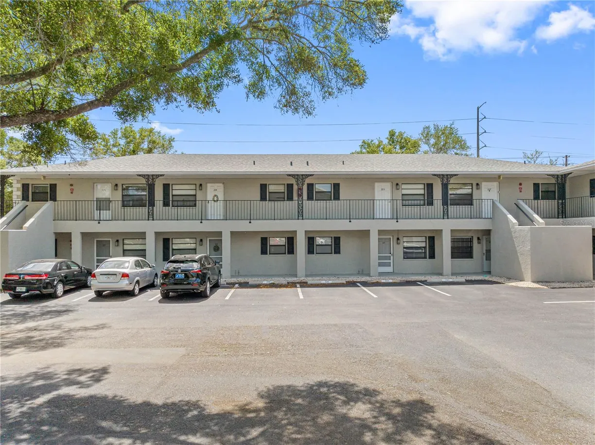 Sarasota/St. Petersburg Real Estate | View 101 LAKE AVENUE, 125 | Listing
