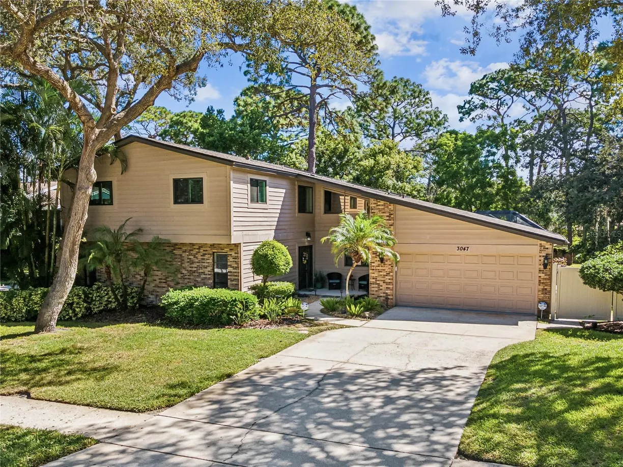 Sarasota/St. Petersburg Real Estate | View 3047 ENISGLEN DRIVE | 6 Beds, 4 Baths