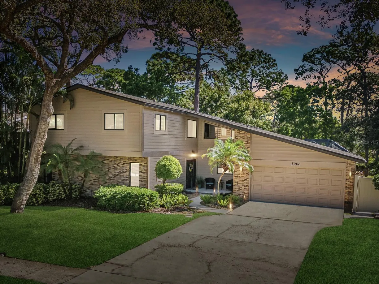 Sarasota/St. Petersburg Real Estate | View 3047 ENISGLEN DRIVE | Listing