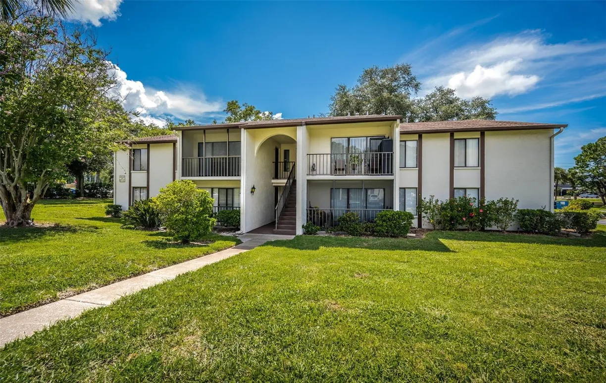 Sarasota/St. Petersburg Real Estate | View 2522 PINE RIDGE WAY, A2 | 2 Beds, 2 Baths