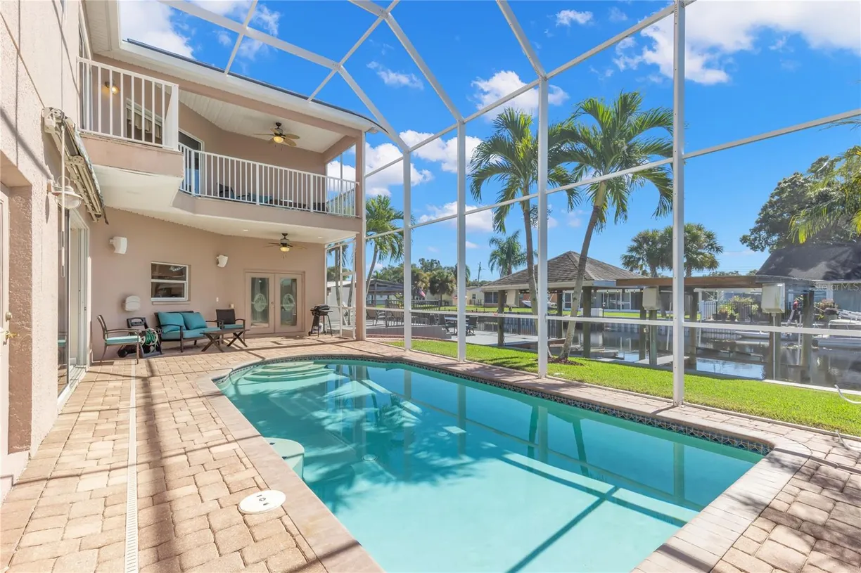 Sarasota/St. Petersburg Real Estate | View 41 CYPRESS DRIVE | Listing