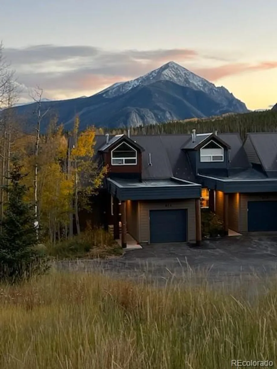 Denver Real Estate | View 61 Cydney Lane, A | 3 Beds, 3 Baths