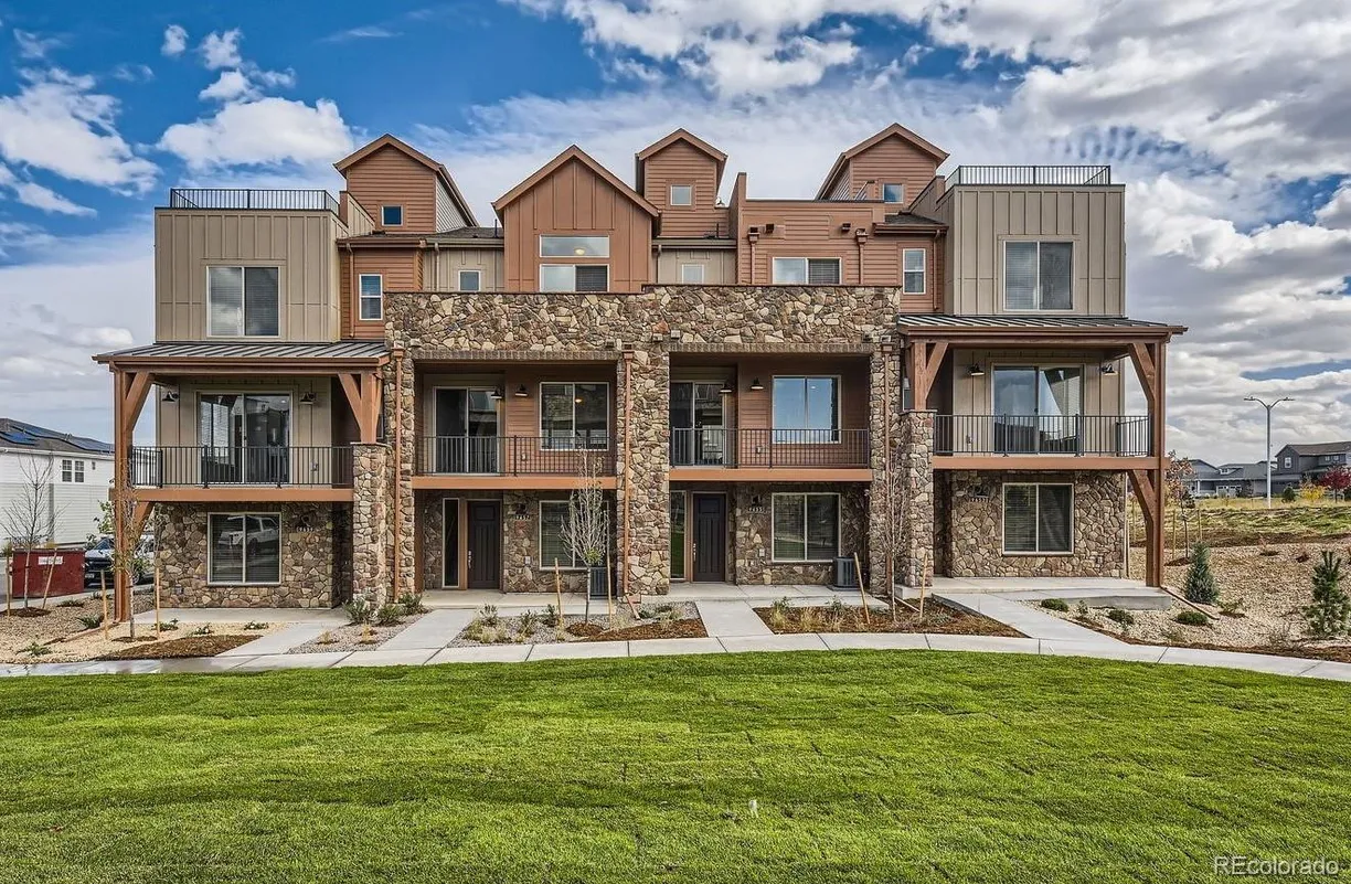 Denver Real Estate | View 9657 Browns Peak Circle | 3 Beds, 3 Baths