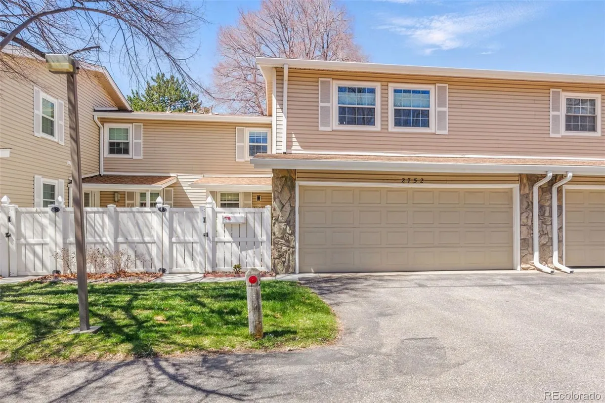 Denver Real Estate | View 2752 S Heather Gardens Way | Listing