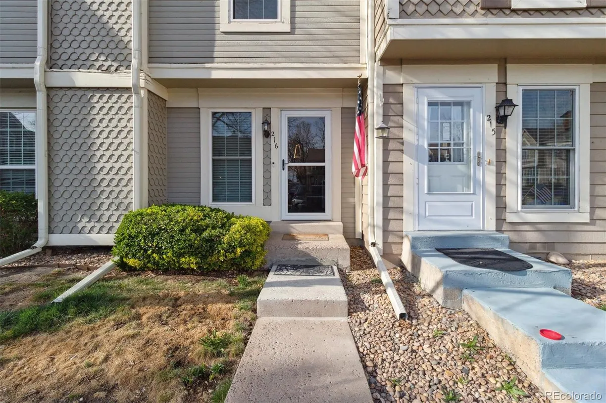 Denver Real Estate | View 1811 S Quebec Way, 216 | 2 Beds, 1 Bath