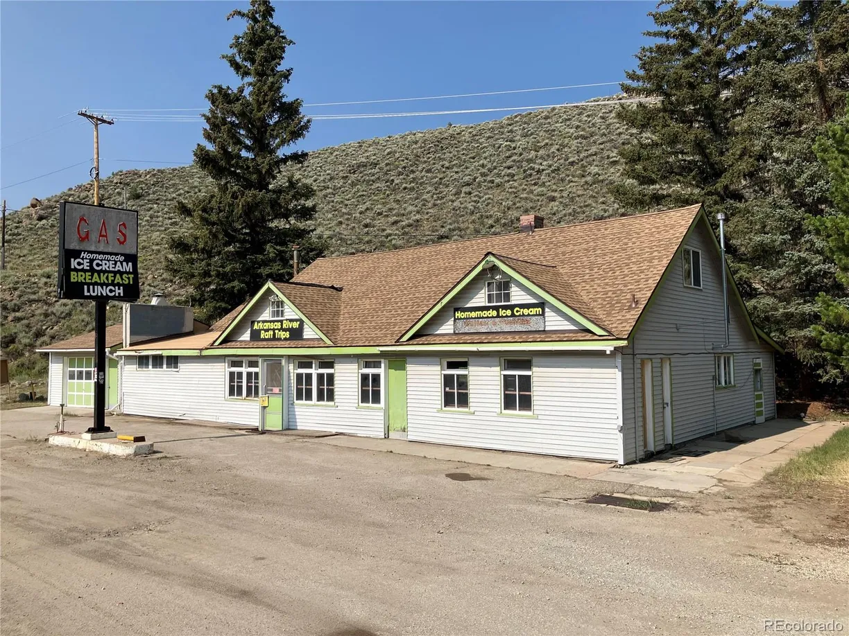 Denver Real Estate | View 43165 N US Highway 24 | 2 Beds, 1 Bath