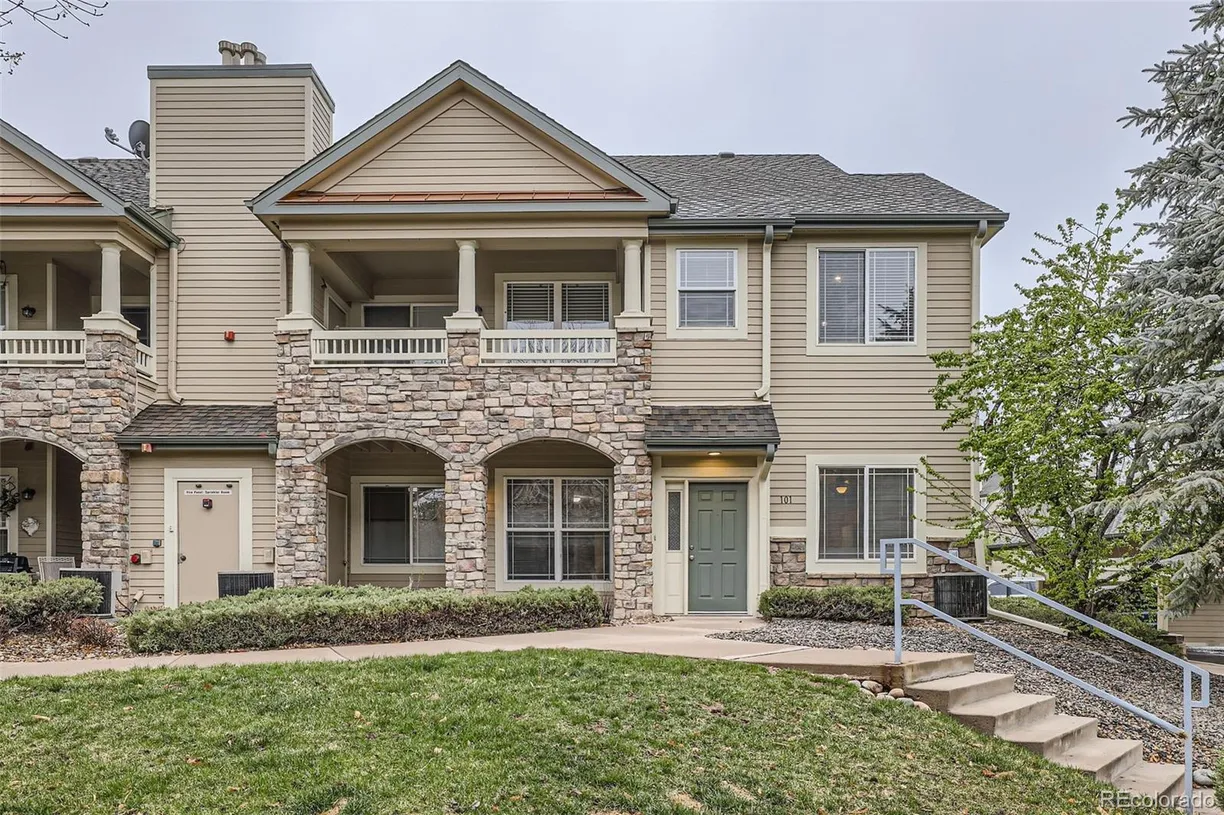 Denver Real Estate | View 8358 S Independence Circle, 101 | 2 Beds, 2 Baths