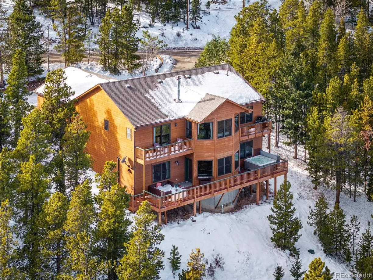 Denver Real Estate | View 11566 Coal Creek Heights Drive | 4 Beds, 2 Baths