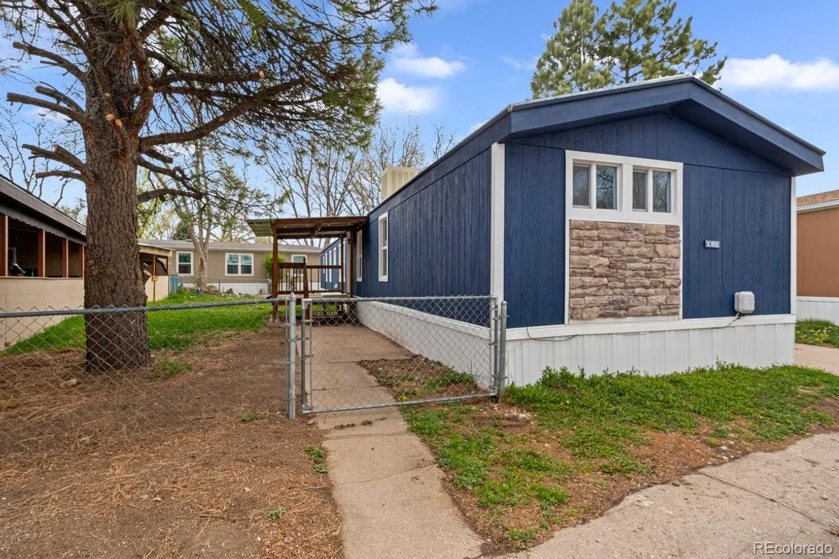 Denver Real Estate | View 400 Hickory Street | 3 Beds, 2 Baths