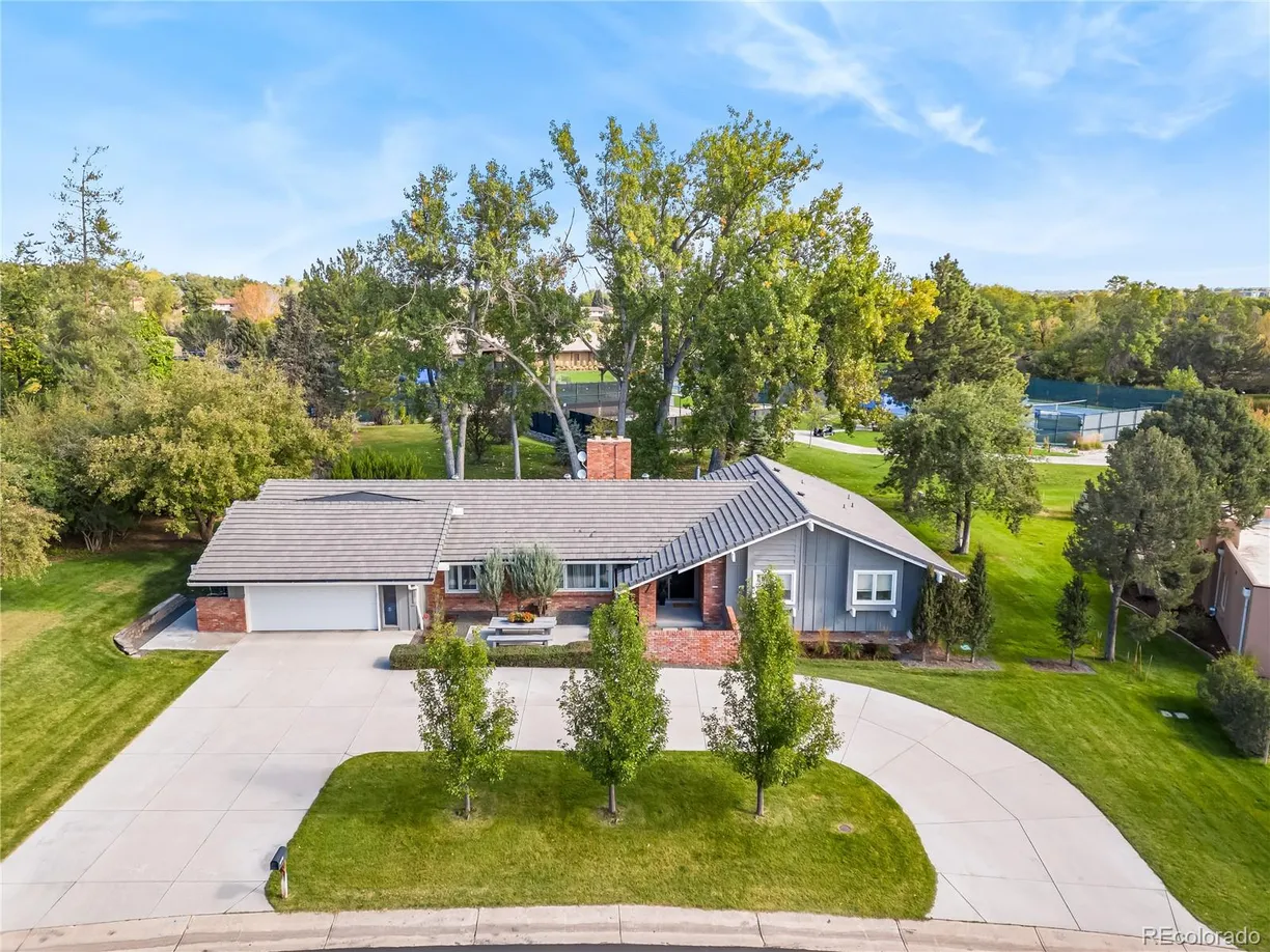Denver Real Estate | View 7 Fairway Lane | 5 Beds, 3 Baths