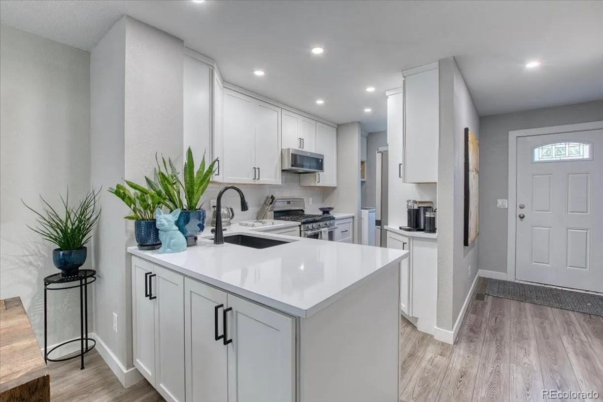 Denver Real Estate | View 1811 S Quebec Way, 103 | 2 Beds, 1 Bath