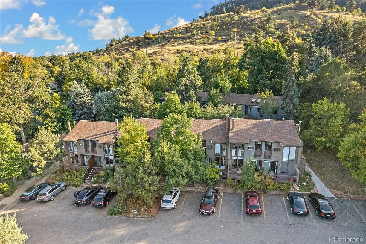 Denver Real Estate | View 350 Arapahoe Avenue, 17 | 2 Beds, 1 Bath
