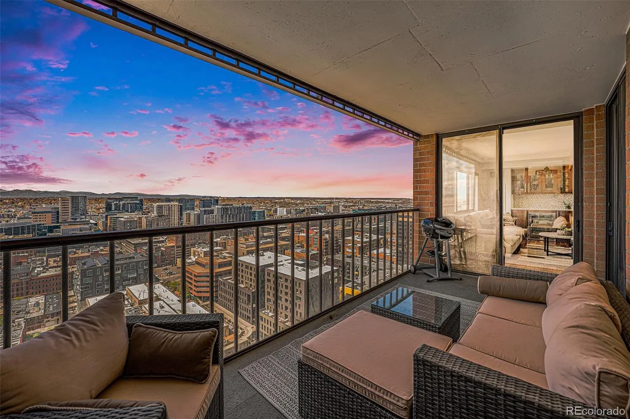 Denver Real Estate | View 1551 Larimer Street, 2602 | 2 Beds, 2 Baths