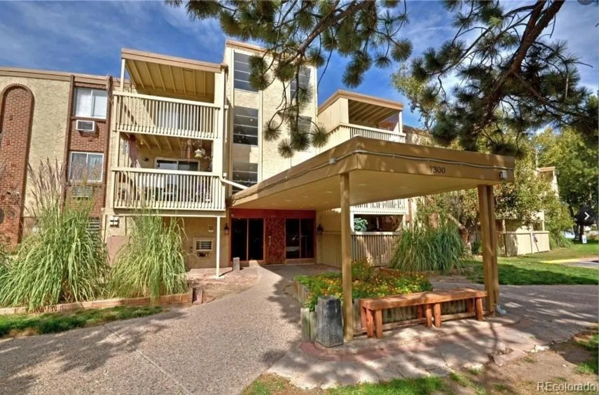 Denver Real Estate | View 1300 S Parker Road, 212 | 1 Bed, 1 Bath