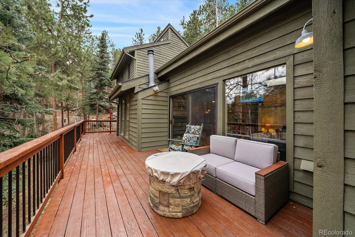 Denver Real Estate | View 3065 Piney Ridge Road | 3 Beds, 3 Baths