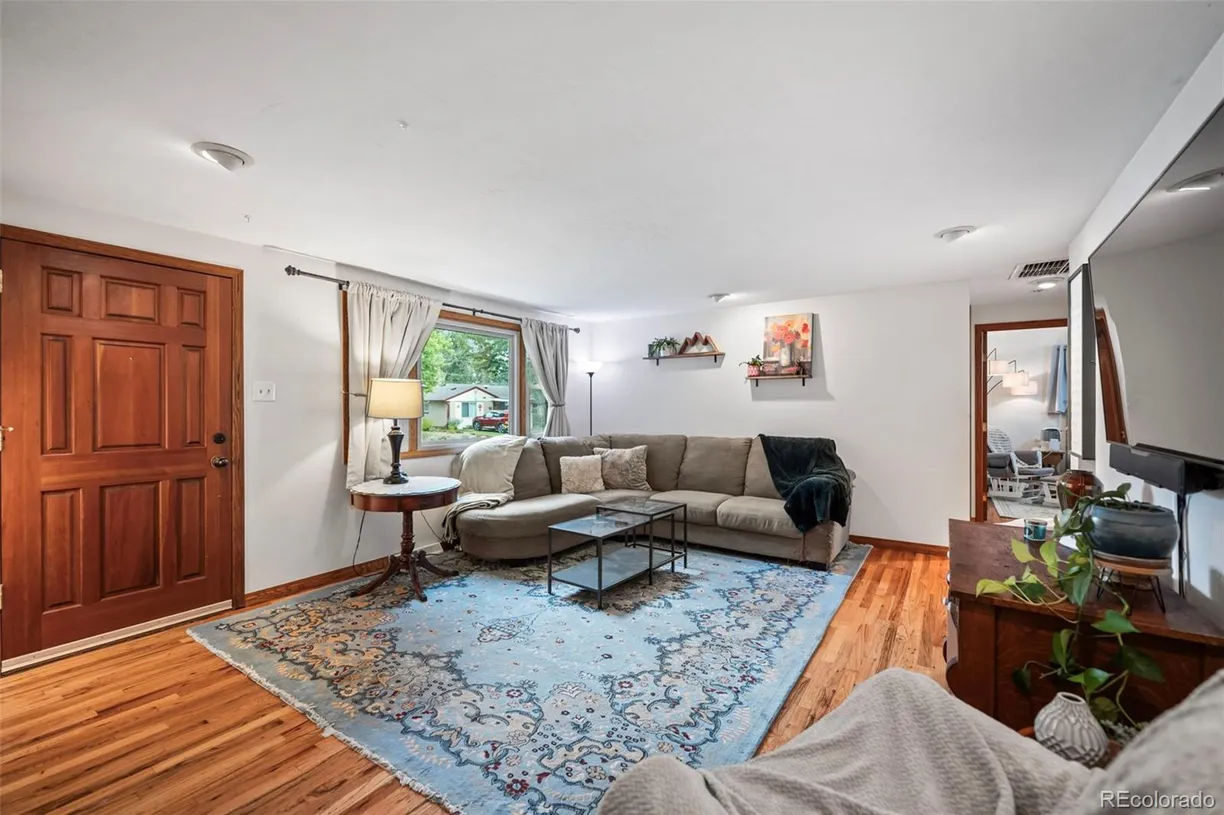 Denver Real Estate | View 1217 Lincoln Street | Listing