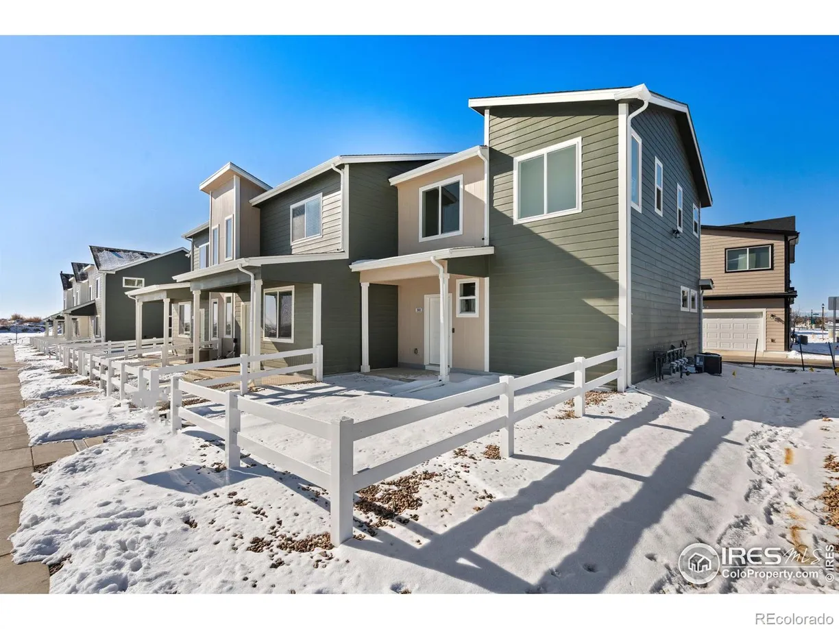 Denver Real Estate | View 3900 Congaree Way | 2 Beds, 2 Baths