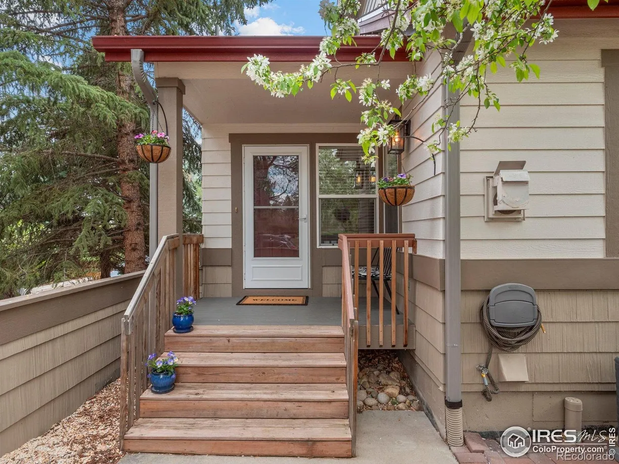 Denver Real Estate | View 2069 N Fork Drive | 3 Beds, 3 Baths