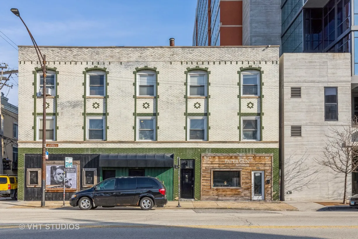 Chicago Real Estate | View 840 W Grand Avenue | Listing