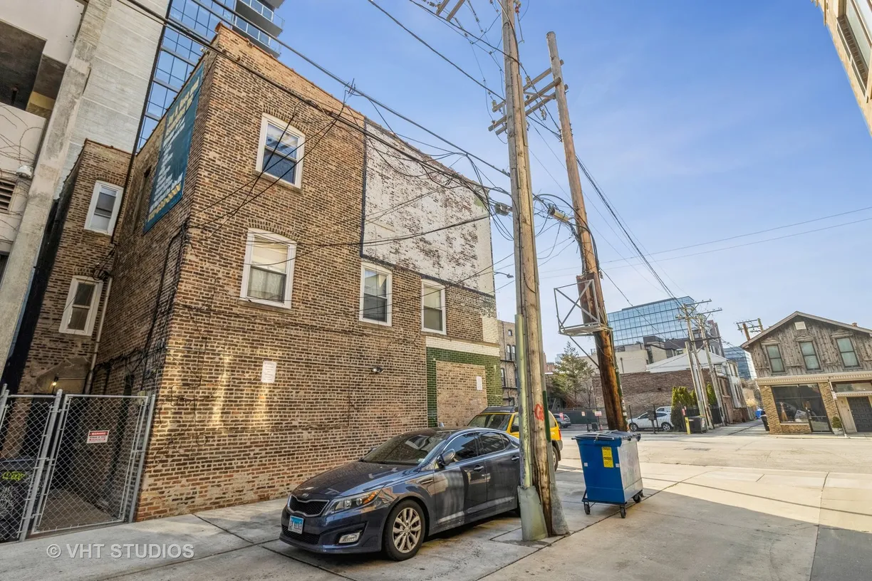 Chicago Real Estate | View 840 W Grand Avenue