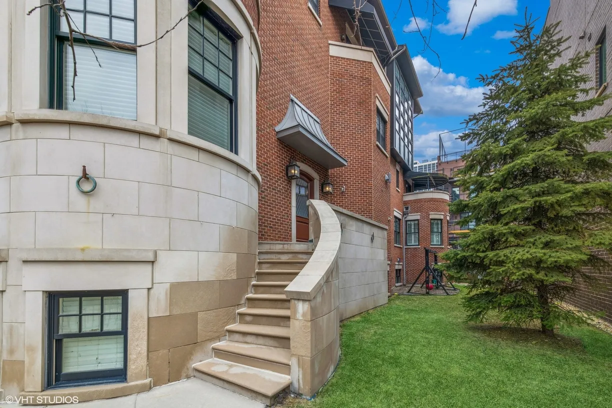 Chicago Real Estate | View 1515 N North Park Avenue | Listing