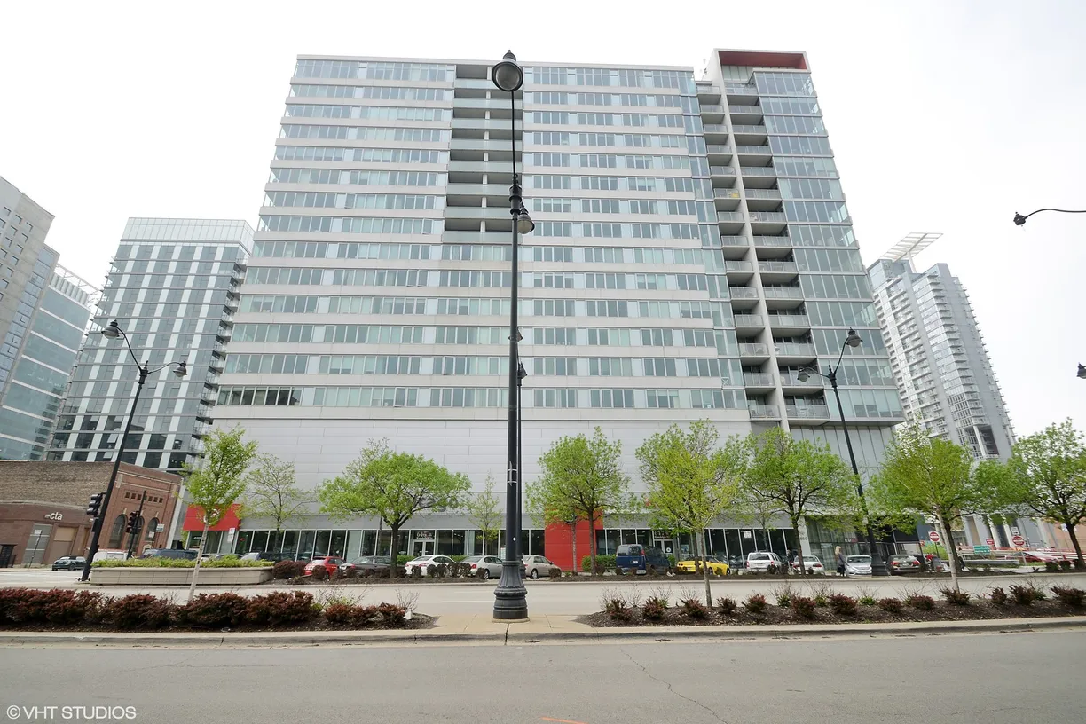 Chicago Real Estate | View 647 W randolph Street