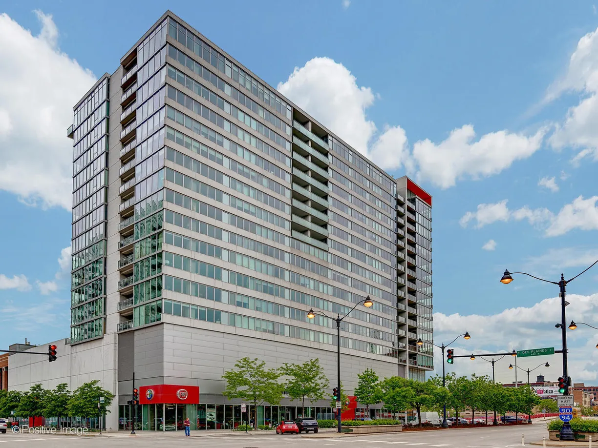 Chicago Real Estate | View 659 W Randolph, 421 | 3 Beds, 2 Baths