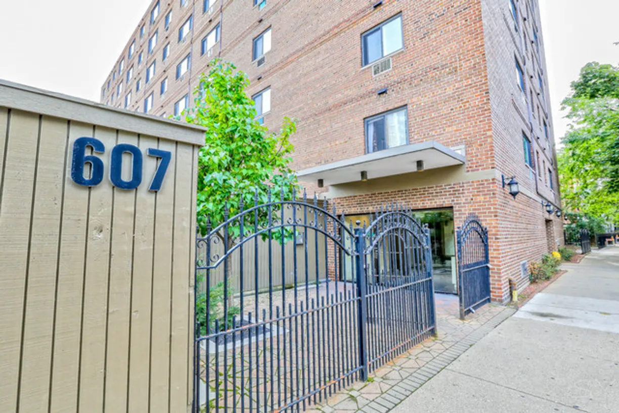 Chicago Real Estate | View 607 W Wrightwood, 513 | 1 Bed, 1 Bath