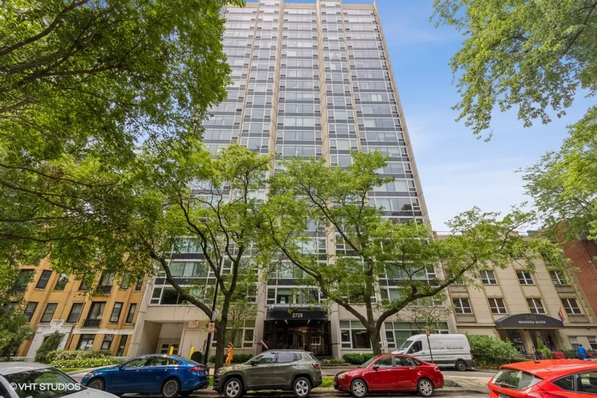 Chicago Real Estate | View 2728 N HAMPDEN, 408 | 1 Bath