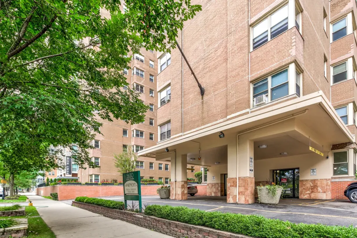 Chicago Real Estate | View 5630 N Sheridan Road, 1205 | 1 Bath