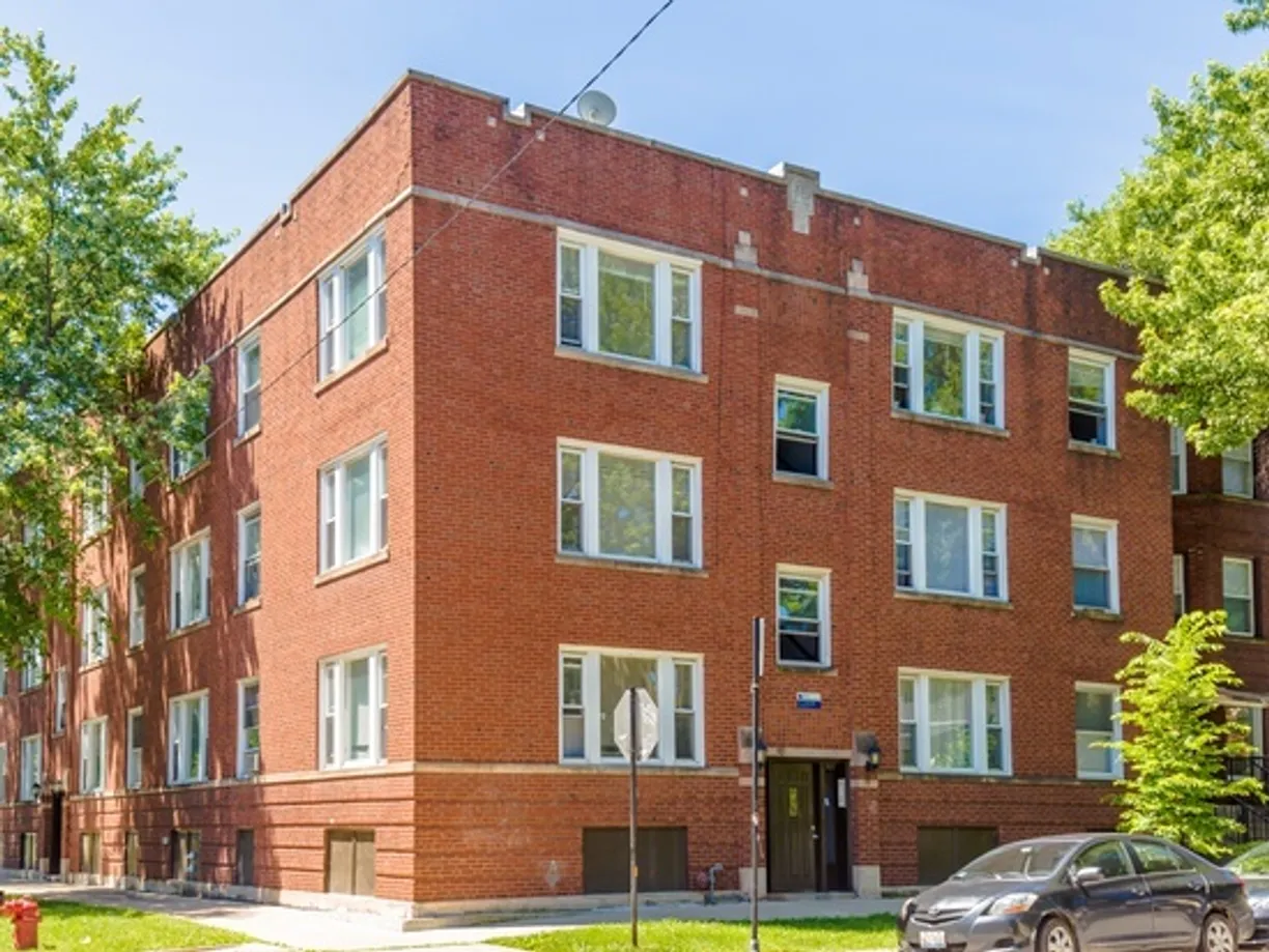 Chicago Real Estate | View 3301 W Belden, 2 | 2 Beds, 1 Bath
