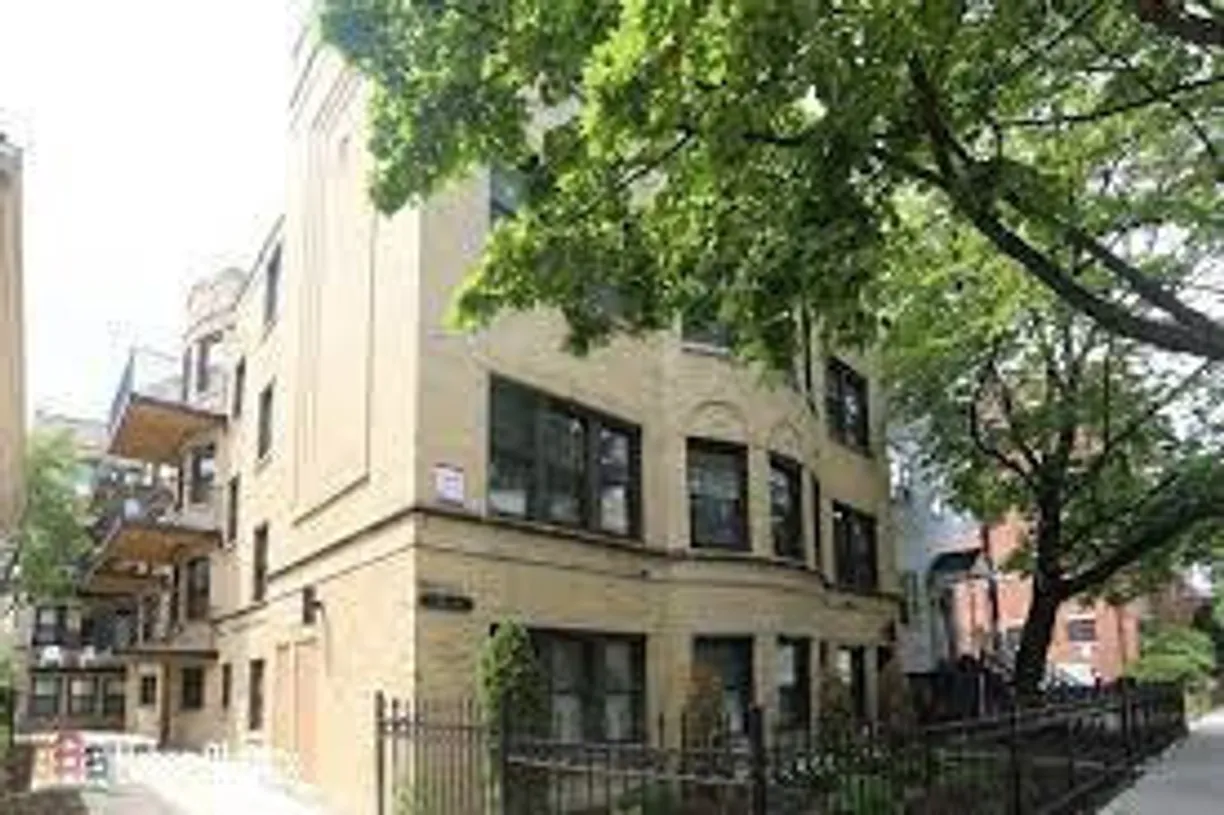Chicago Real Estate | View 3138 N Seminary, 2A | 3 Beds, 2 Baths