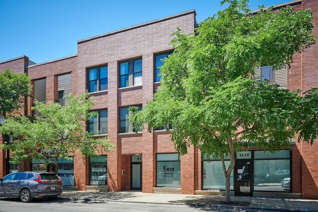 Chicago Real Estate | View 4110 N Lincoln, 205 | 2 Beds, 2 Baths