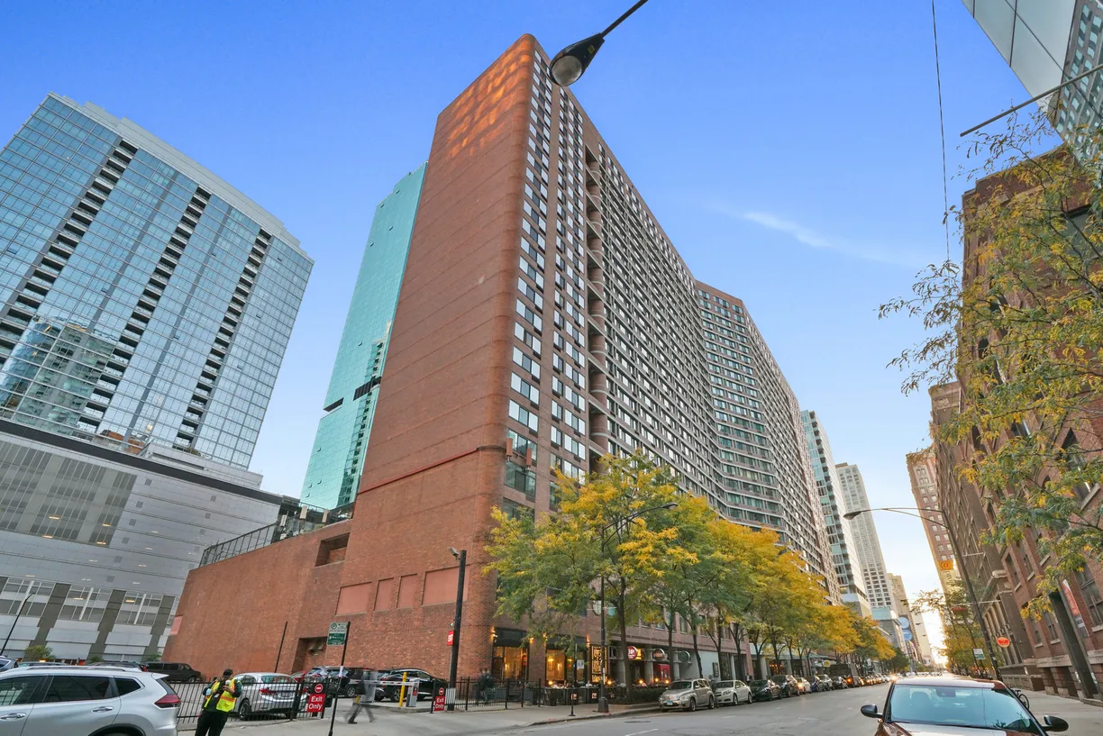 Chicago Real Estate | View 211 E Ohio, 1611 | 1 Bed, 1 Bath