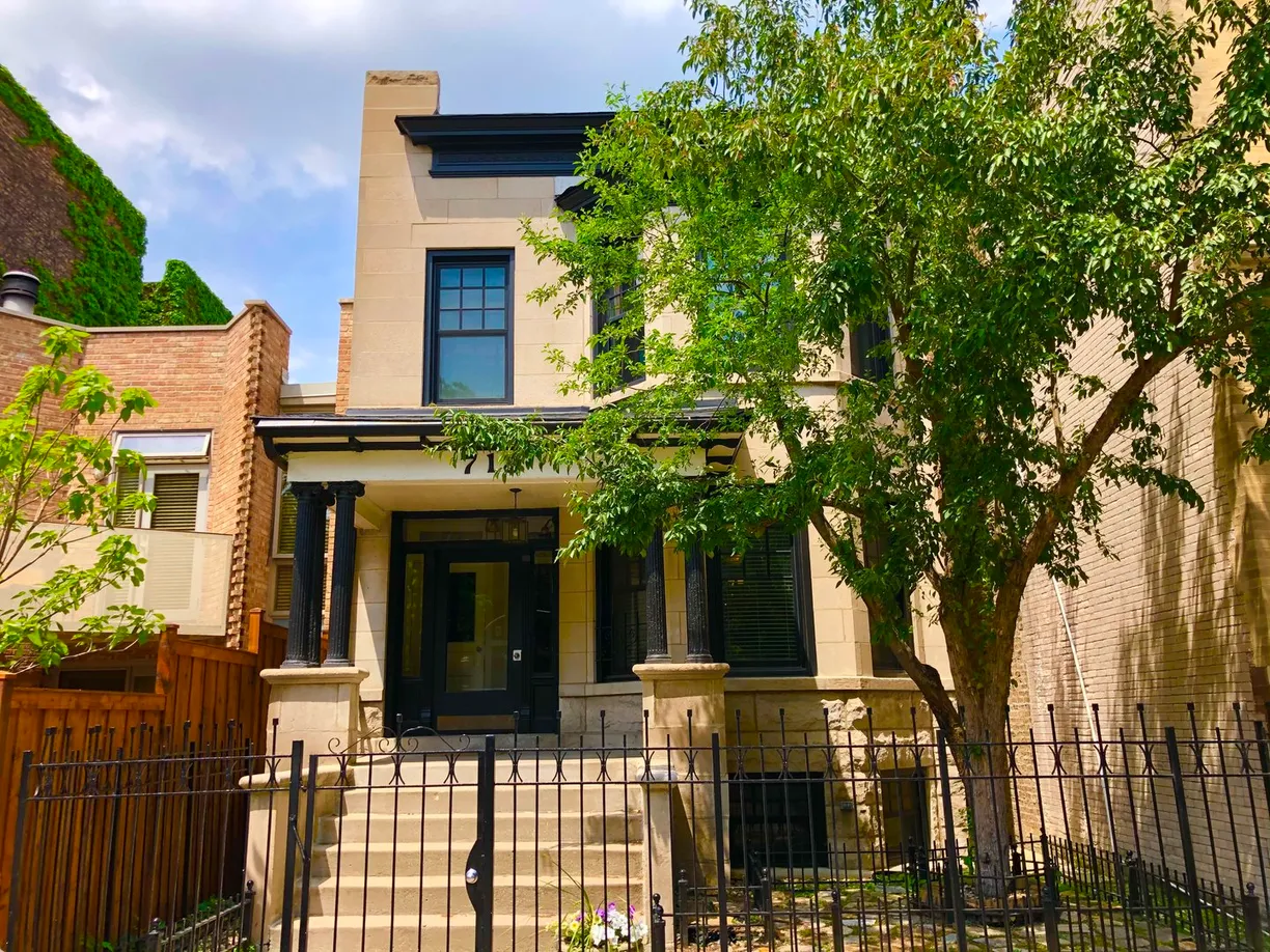 Chicago Real Estate | View 718 W Oakdale, G | 2 Beds, 2 Baths