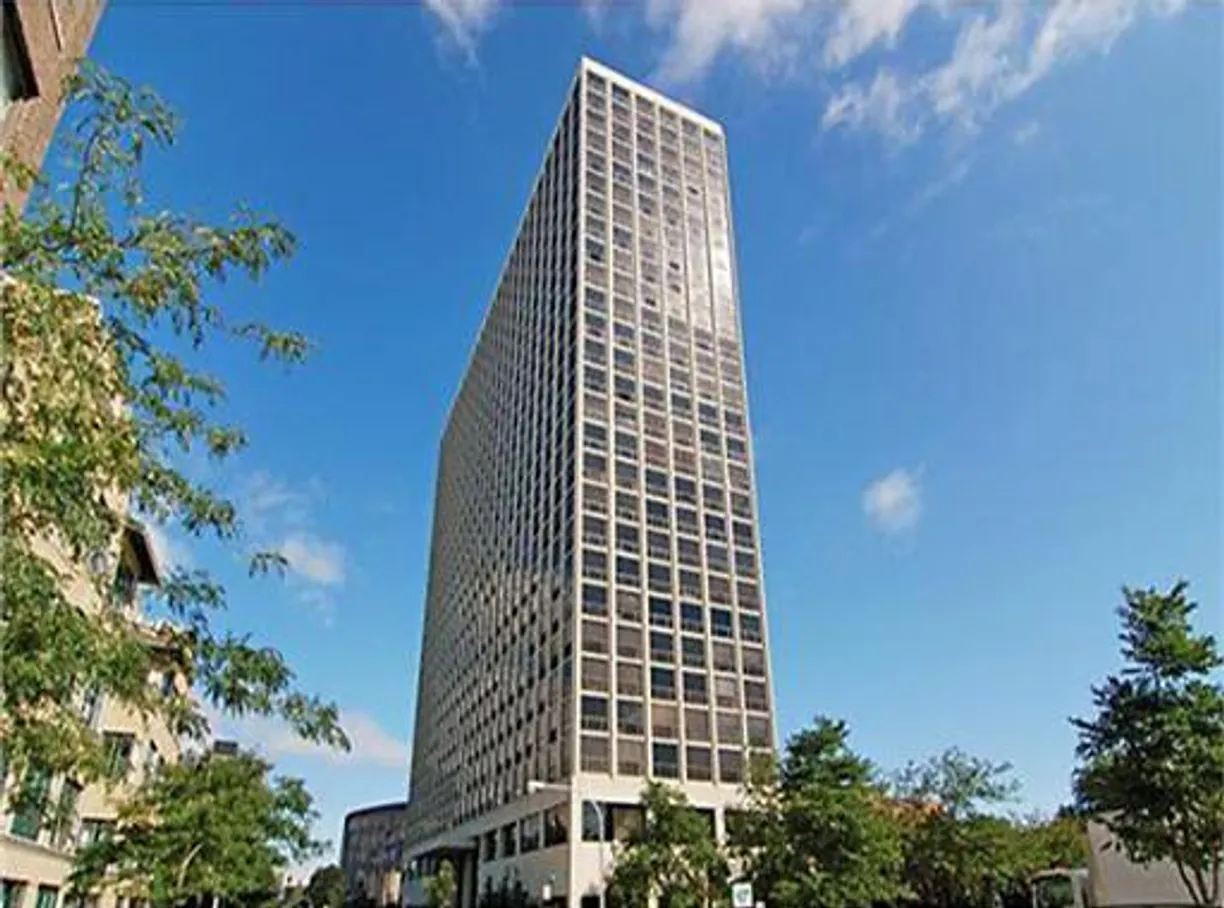 Chicago Real Estate | View 4343 N CLARENDON, 1803 | 2 Beds, 2 Baths
