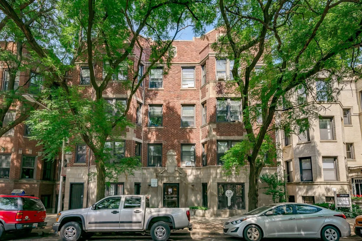 Chicago Real Estate | View 3727 N Pine Grove, 404 | 1 Bed, 1 Bath