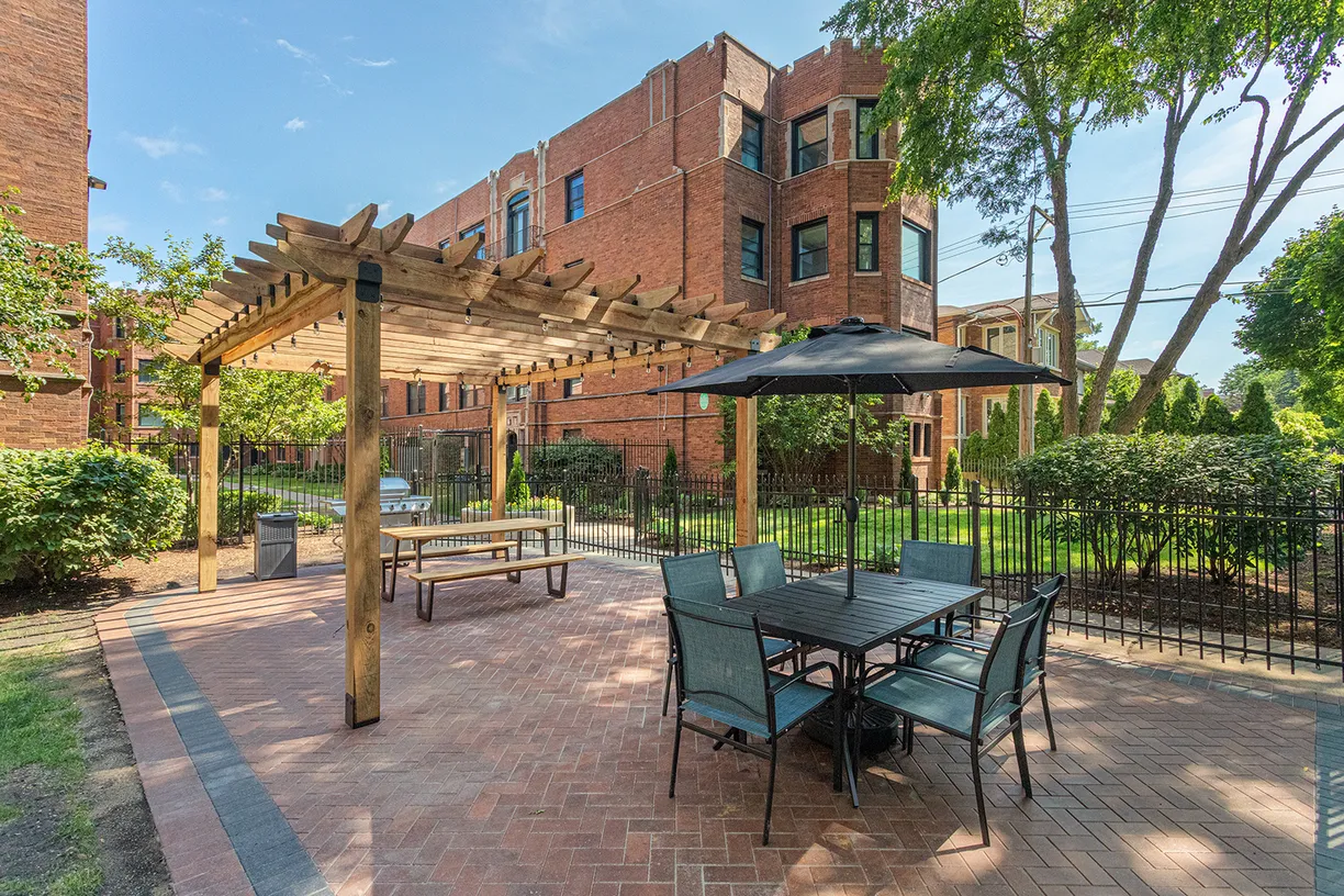 Chicago Real Estate | View 1548 W Juneway Terrace, 2A | 3 Beds, 2 Baths