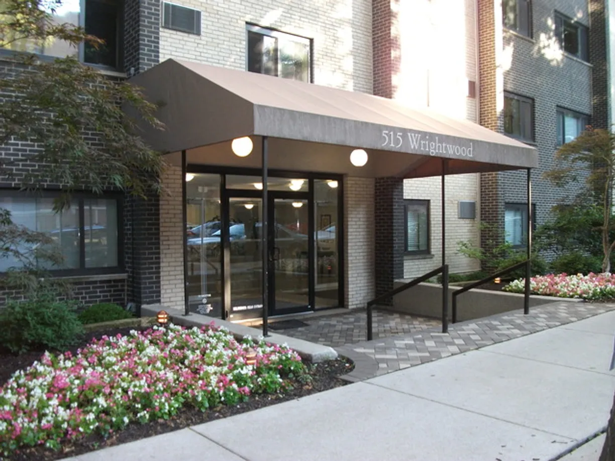 Chicago Real Estate | View 515 W Wrightwood, 101 | 1 Bath