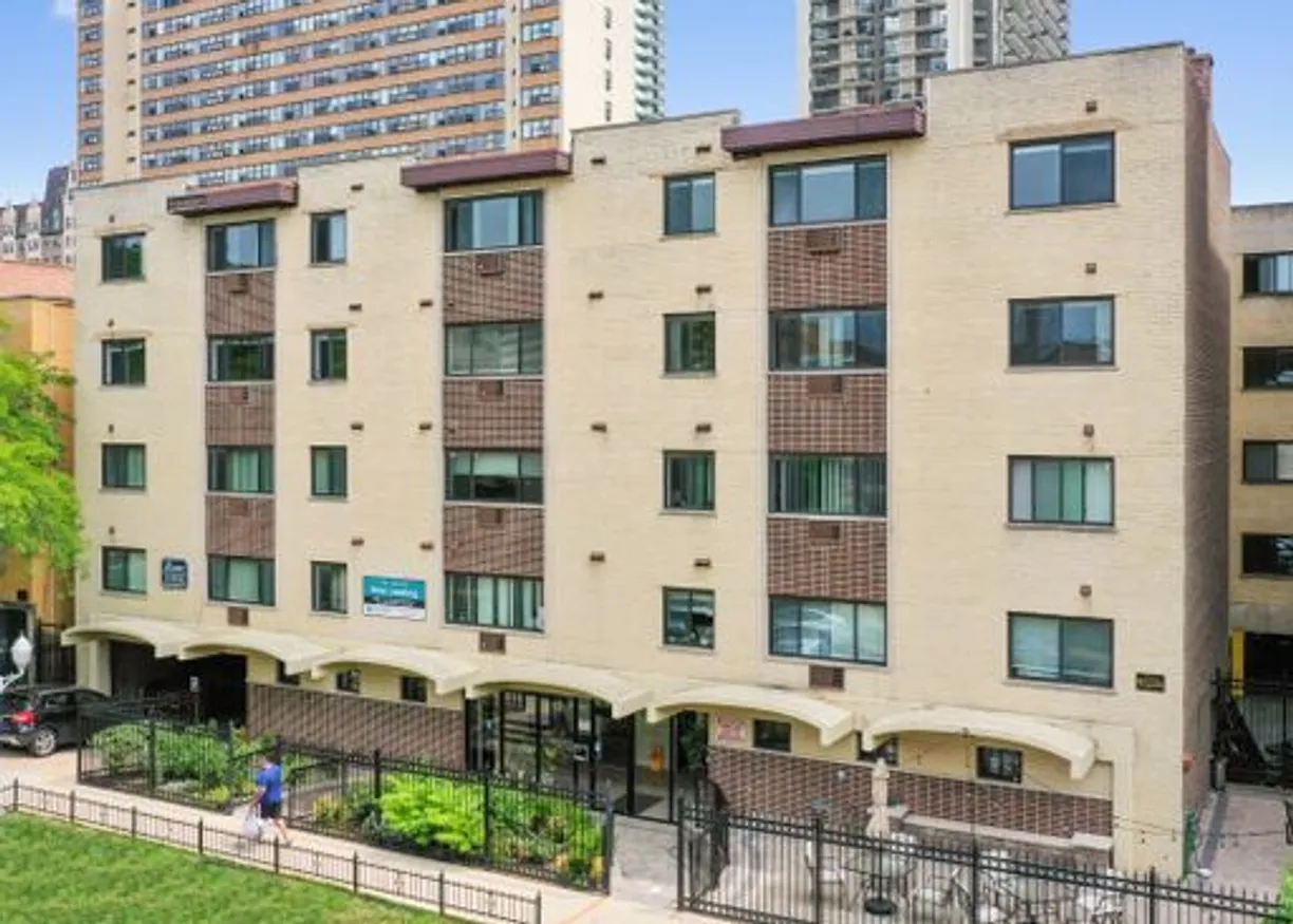 Chicago Real Estate | View 6001 N Kenmore Avenue, 211 | 1 Bed, 1 Bath